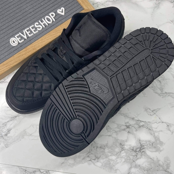 Air Jordan Retro 1 - Triple Black 🖤🖤🖤 - Picture 4 of 4